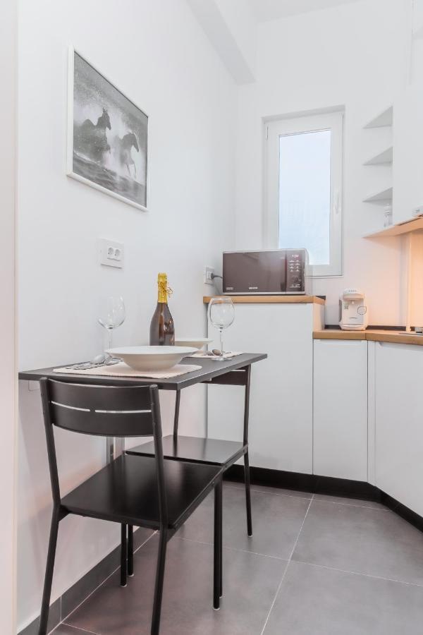 New Studio Carturesti - City Center Бухарест Экстерьер фото